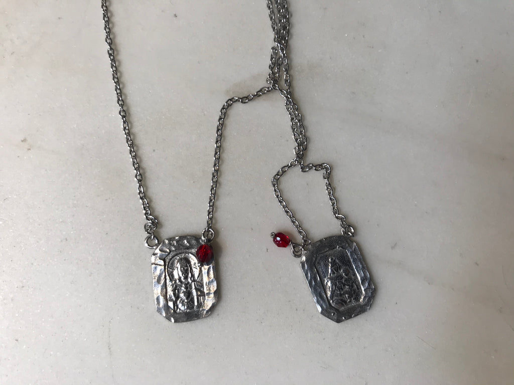 Halskette ESCAPULARIO in Silber - mit roter Perle - letzter Artikel!